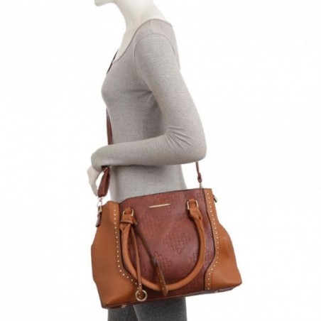 bolsa-de-ombro-detalhe-pingente-decorativo