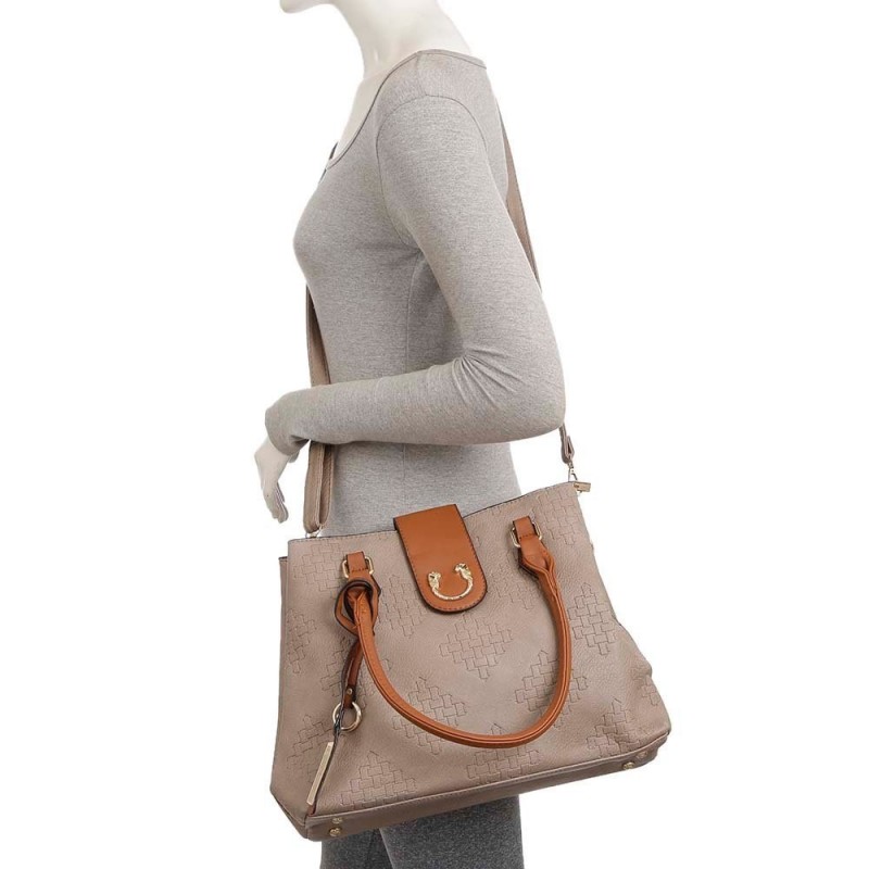 bolsa-de-ombro-detalhes-dourados-pingente