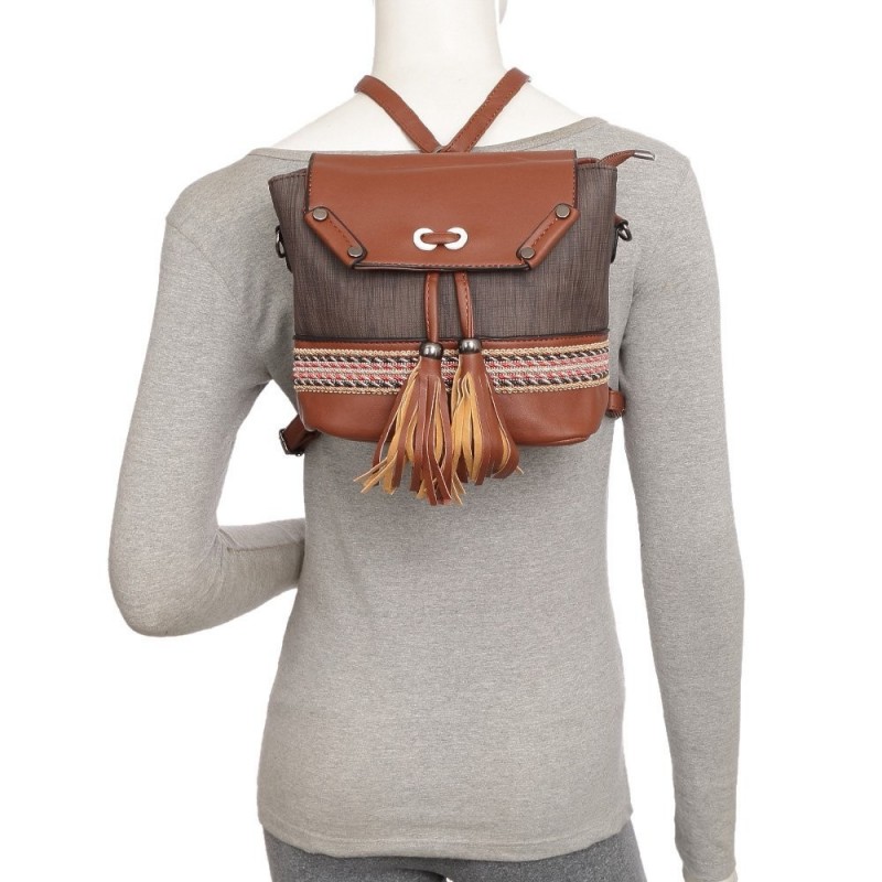 bolsa-transversal-com-fitas-metalicas-e-tassel