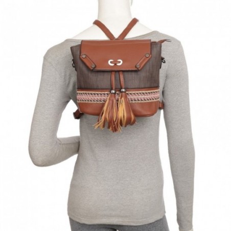 bolsa-transversal-com-fitas-metalicas-e-tassel