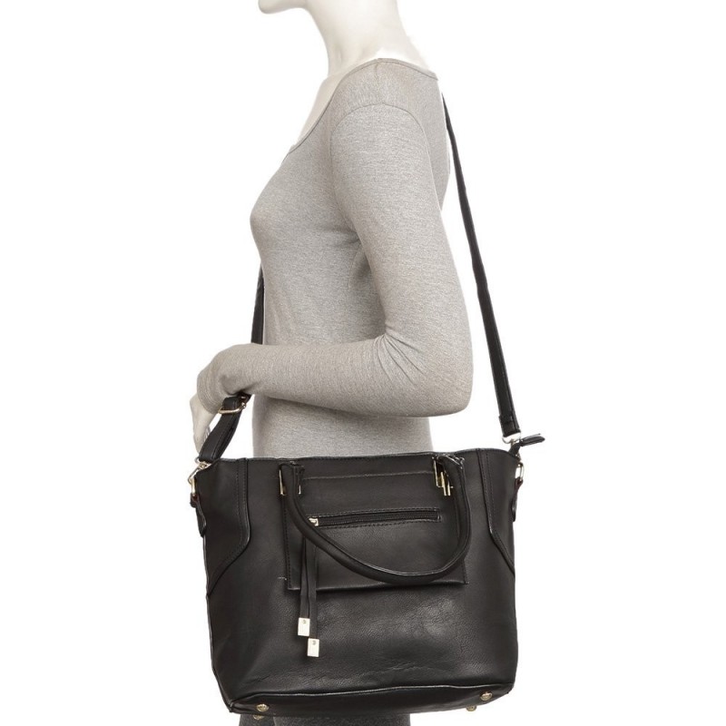 bolsa-de-ombro-com-detalhes-metalicos-e-bolso