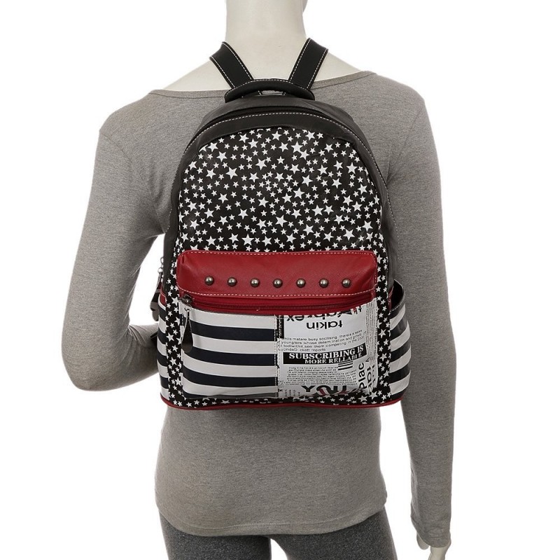 mochila-feminina-com-estampa-de-estrelas-e-tachas
