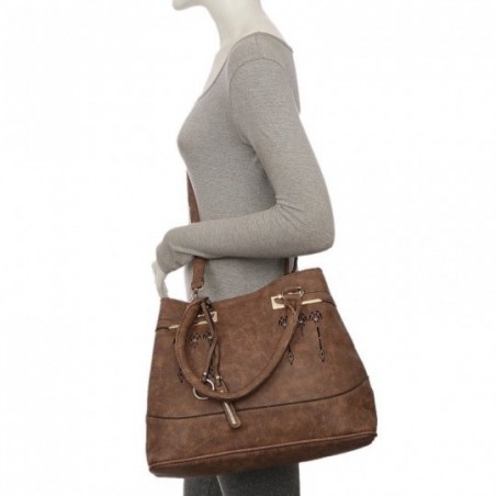 bolsa-de-ombro-feminina-detalhes-vazados-floral