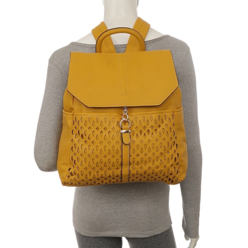 mochila-feminina-animal-print-com-vazados