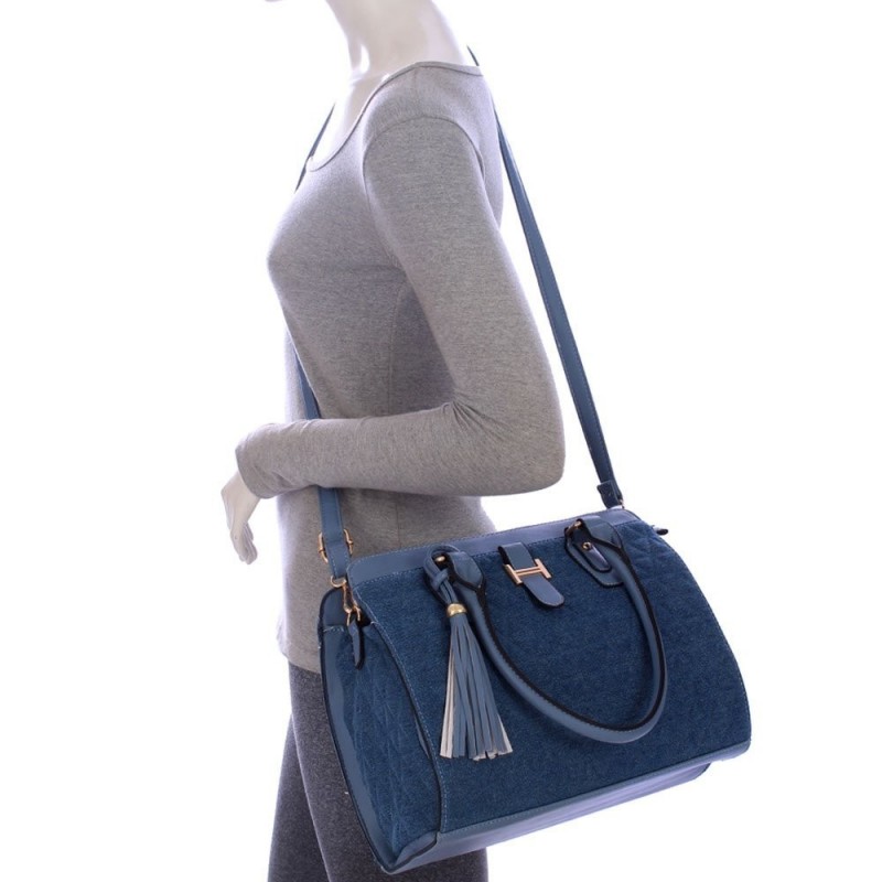 bolsa-bau-textil-em-matelasse-feminina-com-tassel