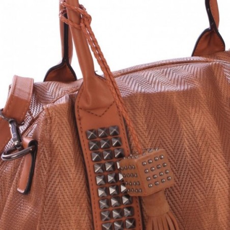 bolsa-feminina-satchel-alto-relevo-com-tachas-e-tassel
