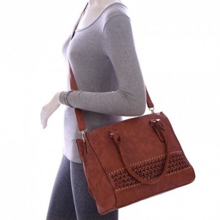 bolsa-satchel-feminina-em-alto-relevo-com-vazados-e-tachas