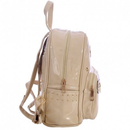 mochila-luxo-de-verniz-com-tachas-feminina