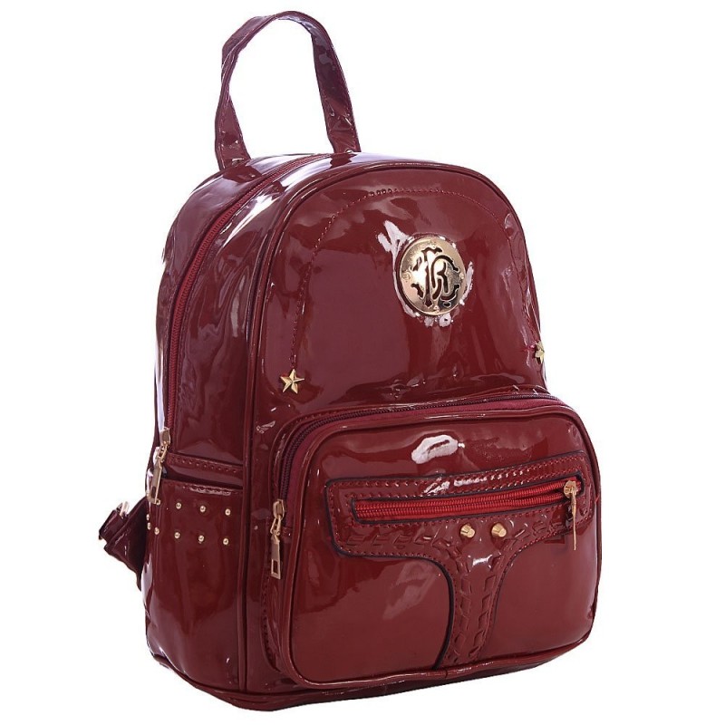 mochila-luxo-de-verniz-com-tachas-feminina