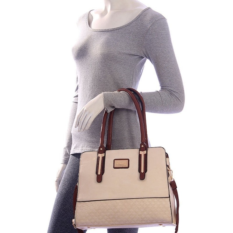 bolsa-totem-feminina-em-alto-relevo-com-detalhes-metalicos