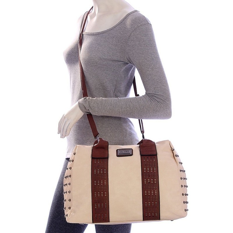 bolsa-hobo-feminina-em-alto-relevo-com-spikes-e-vazados