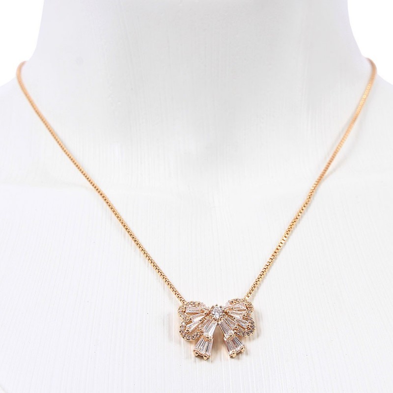 Colar Feminino Com Pingente De Laço Em Pedrarias E Strass
