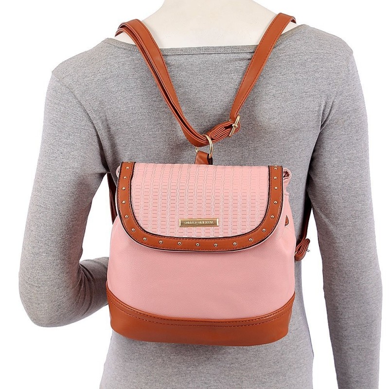 bolsa-mochila-luxo-feminina-em-alto-relevo-com-tachas