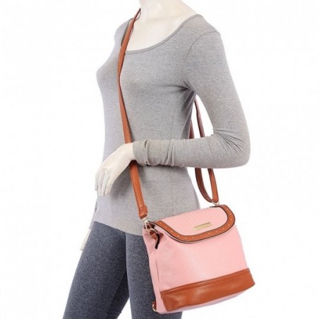 bolsa-mochila-luxo-feminina-em-alto-relevo-com-tachas