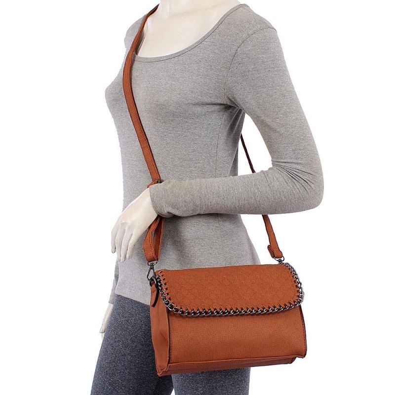 bolsa-feminina-em-alto-relevo-com-tresse-em-corrente