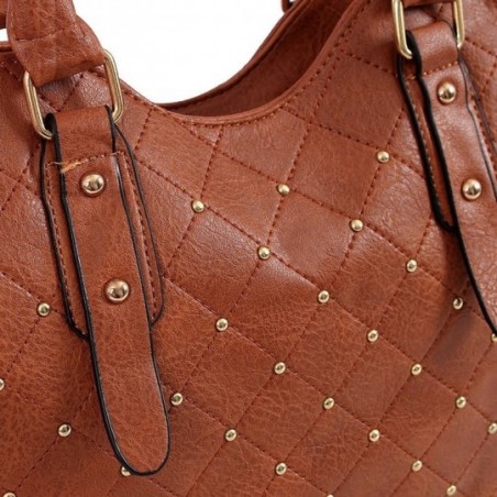 bolsa-totem-feminina-em-matelasse-em-tachas
