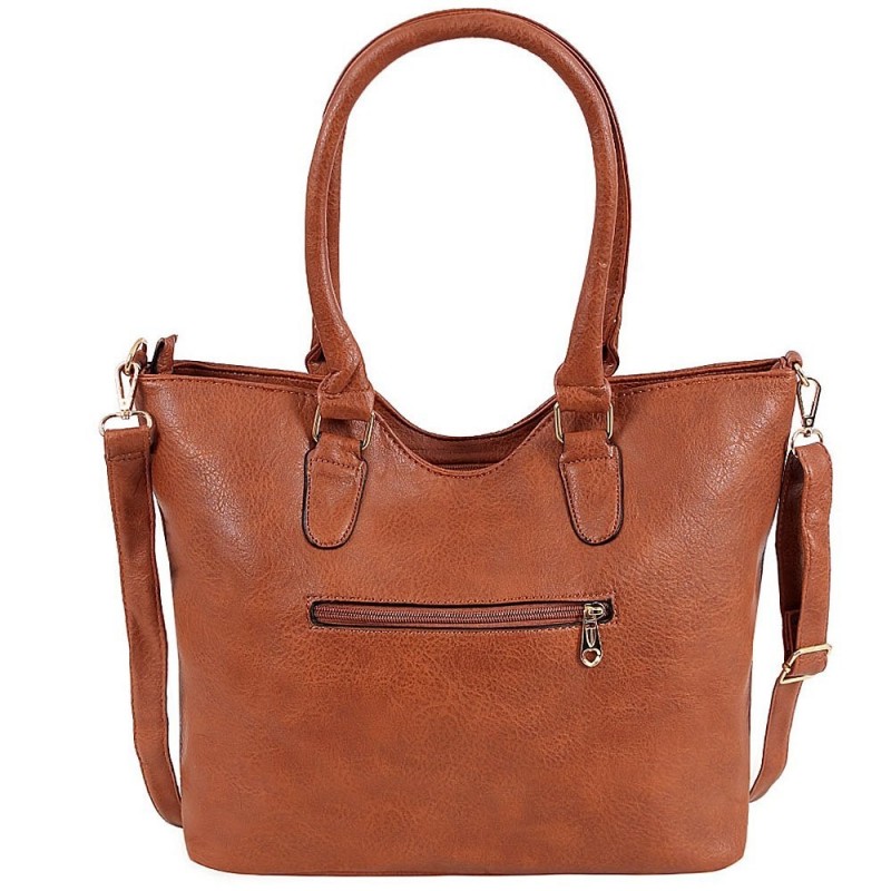 bolsa-totem-feminina-em-matelasse-em-tachas
