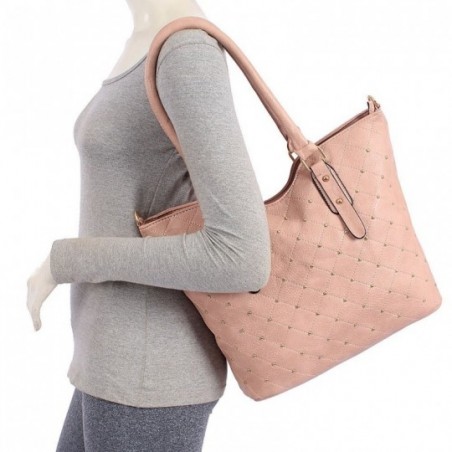 bolsa-totem-feminina-em-matelasse-em-tachas