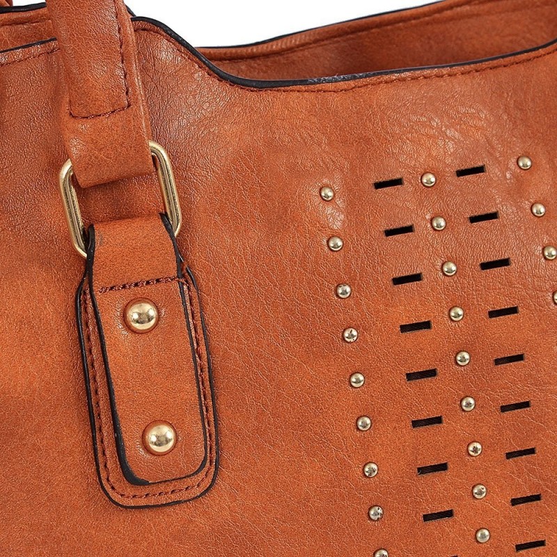 bolsa-totem-feminina-em-alto-relevo-vazados-e-tachas