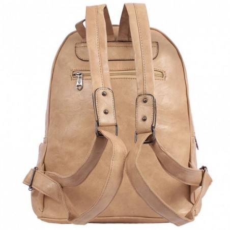 mochila-feminina-em-matelasse-com-spikes-e-tassel