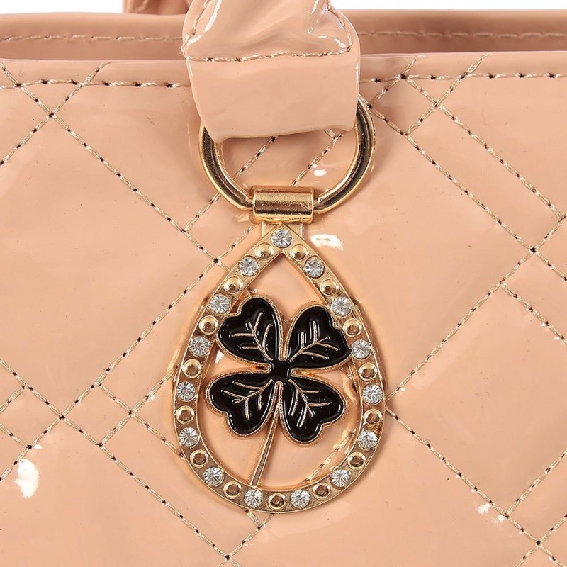 bolsa-bau-verniz-feminina-matelasse-com-detalhes-em-strass