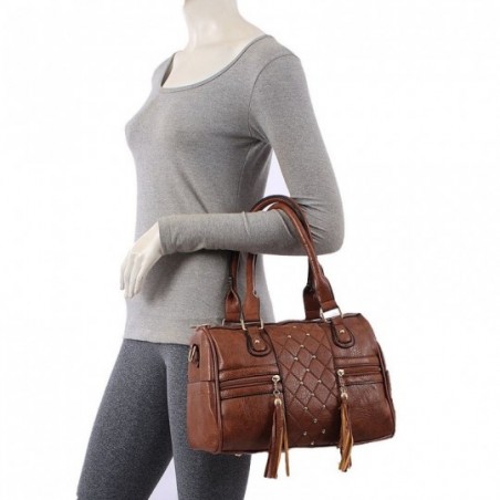 bolsa-baguete-estilo-ingles-matelasse-com-tachas-e-tassel