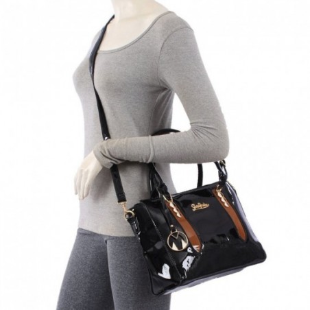 bolsa-de-verniz-bicolor-feminina-com-pingente-metalico