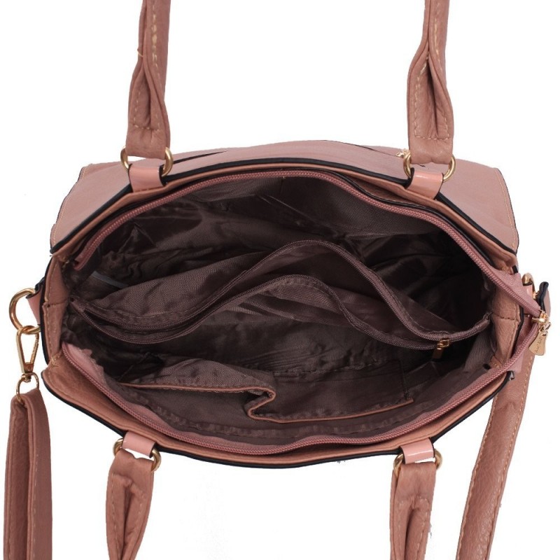 bolsa-totem-feminina-em-matelasse-detalhe-envernizado
