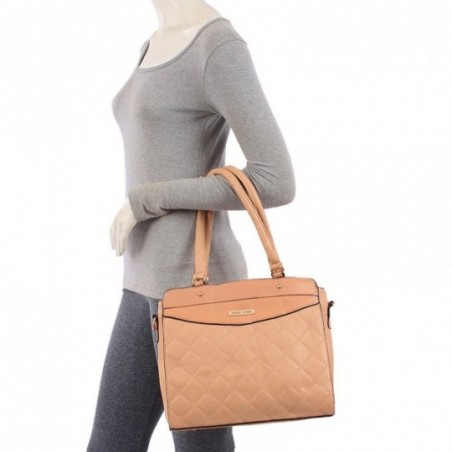 bolsa-totem-feminina-em-matelasse-detalhe-envernizado