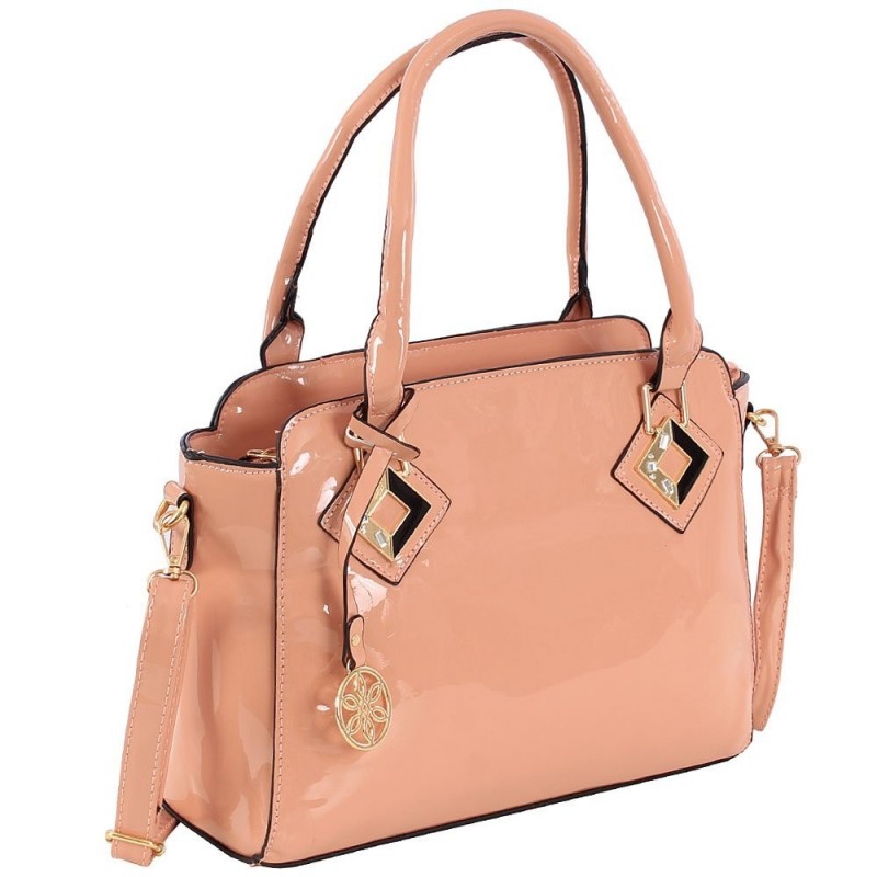 bolsa-de-verniz-feminina-com-pingente-e-detalhe-em-strass