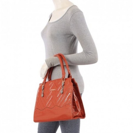 bolsa-feminina-verniz-matelasse-com-acabamento-em-strass