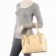 bolsa-verniz-feminina-com-pingente-e-detalhes-metalicos
