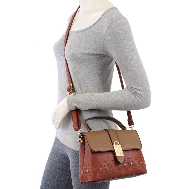 bolsa-luxo-feminina-em-alto-relevo-com-tachas