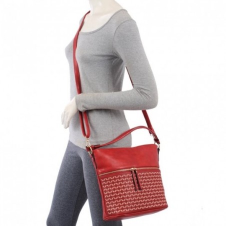 bolsa-de-ombro-feminina-em-alto-relevo-com-vazados-1