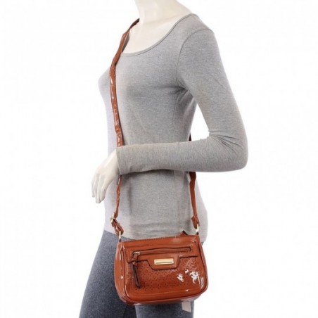 bolsa-transversal-feminina-em-verniz-com-vazados