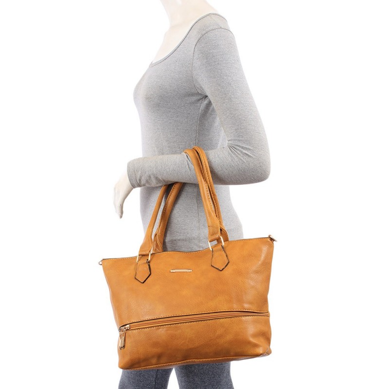Bolsa Totem Feminina Alto Relevo Com Detalhes Metálicos