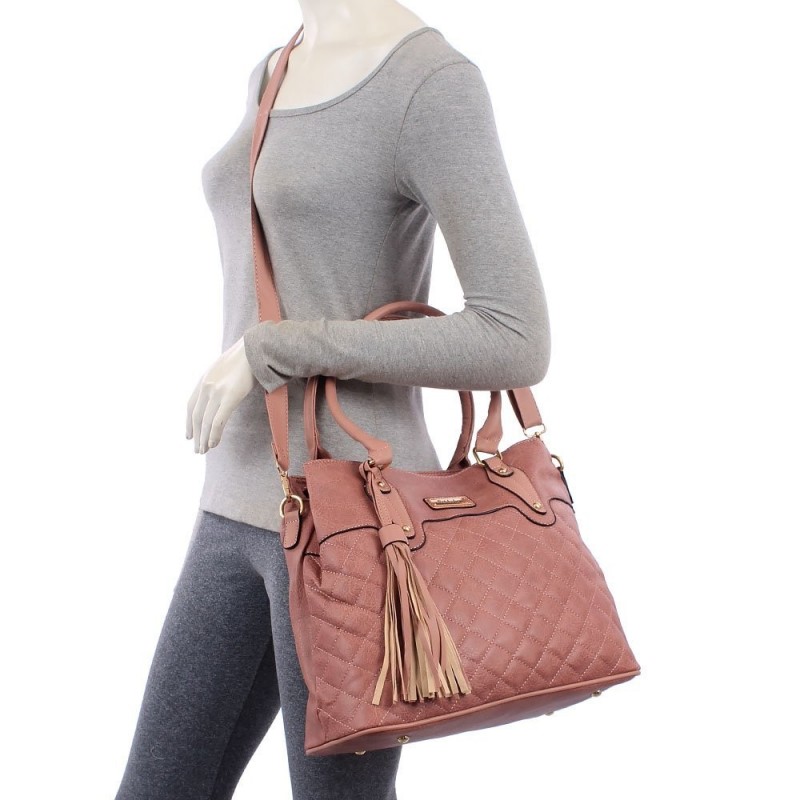 bolsa-totem-feminina-em-alto-relevo-com-matelasse-e-tassel