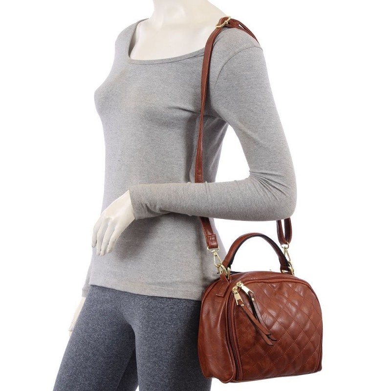 bolsa-luxo-feminina-em-matelasse-reparticoes-e-alca-de-mao