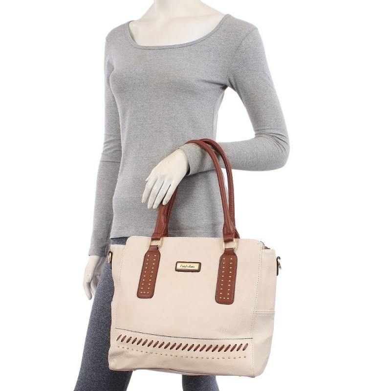 bolsa-feminina-totem-em-alto-relevo-com-tachas-e-tresse
