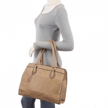 bolsa-totem-feminina-em-alto-relevo-matelasse-com-tassel