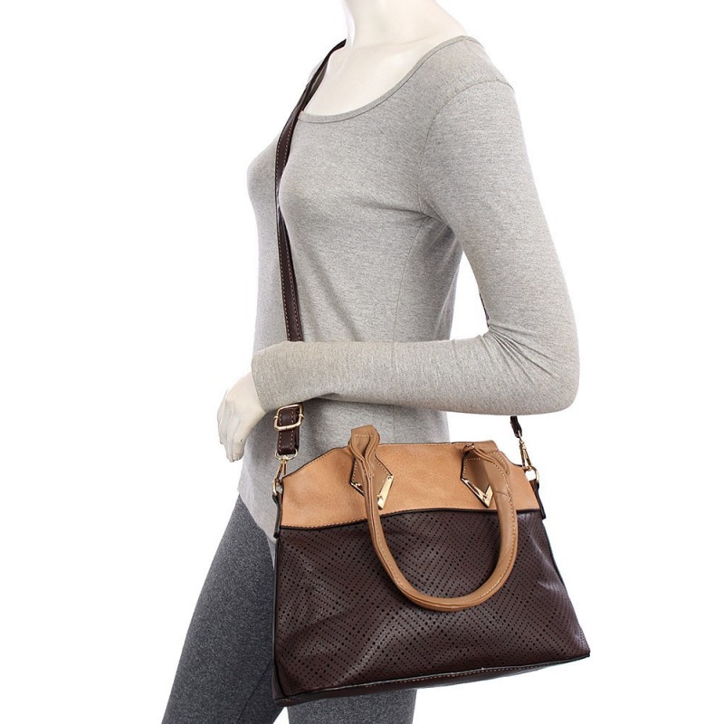 Bolsa Feminina Baguete Ombro Perfurada Detalhes Metálicos