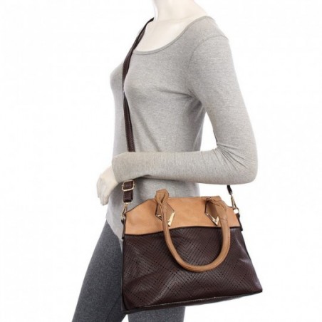 Bolsa Feminina Baguete Ombro Perfurada Detalhes Metálicos