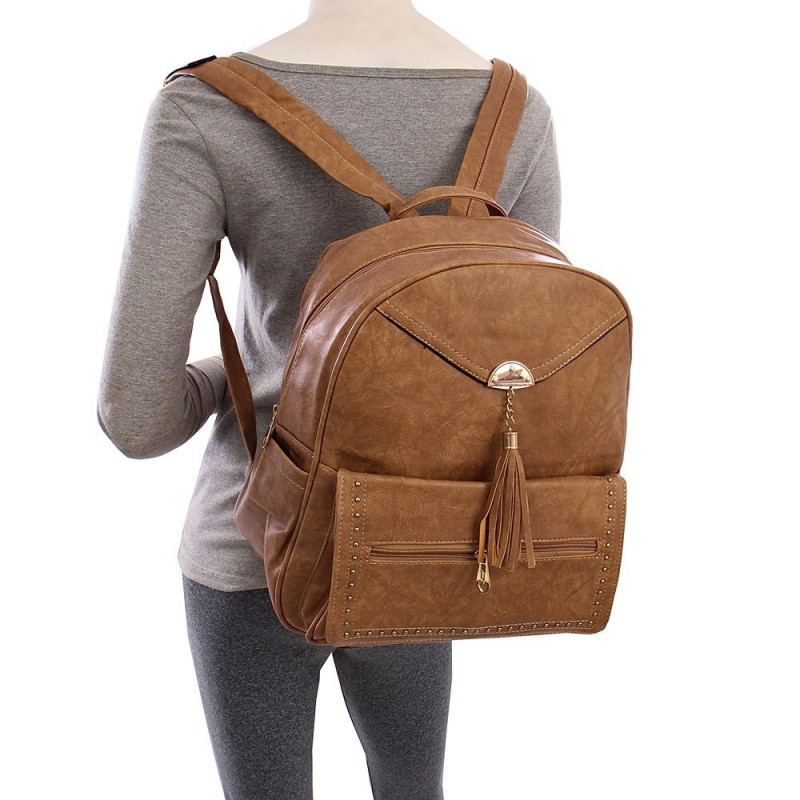 Mochila Feminina Alto Relevo Com Tachas E Tassel