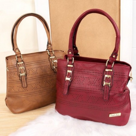Bolsa Feminina Ombro Perfurada Com Detalhes Metálicos