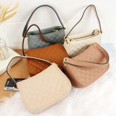 Bolsa Feminina Matelassê Baguete Crossbody Detalhes Metálico