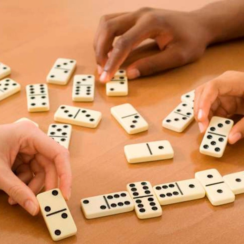 Jogo De Dominó 28 Peças No Estojo Pontos Pretos 5MM Wellmix