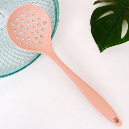 Escumadeira Vazada Nylon Cabo Resistente Rosa Nude 28 Cm