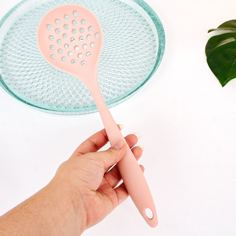 Escumadeira Vazada Nylon Cabo Resistente Rosa Nude 28 Cm