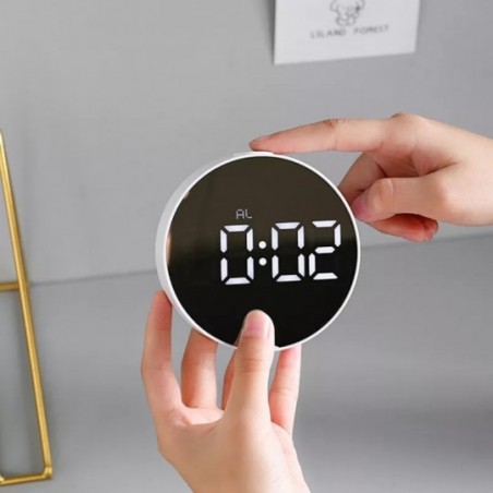 Caixa De Som Rádio Relógio Despertador À Pilha 2 Níveis Luz