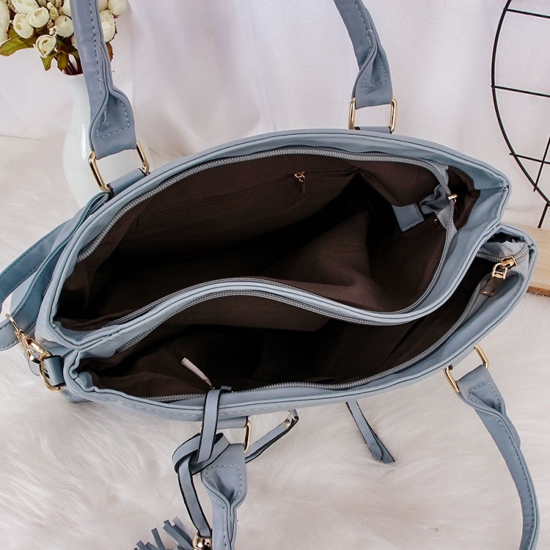 Bolsa Totem Feminina Em Alto Relevo Matelassê Com Tassel
